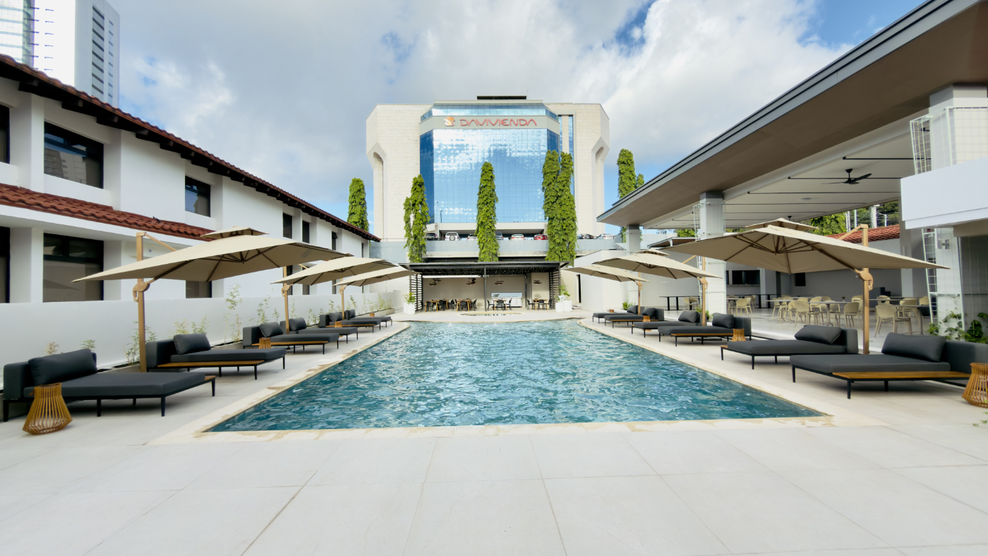 Piscina con personas
